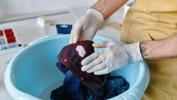 Manchas recentes são mais fáceis de remover (Créditos: depositphotos.com / IgorVetushko)