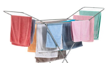 Como secar roupa em tempo úmido - Créditos: depositphotos.com / serezniy