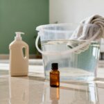 Com apenas duas gotas no balde, quando você passar o pano no chão e a casa ficará com um cheiro ótimo por dias