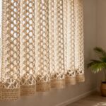 Cortina de crochê está voltando com força nas casas modernas e o modelo certo transforma qualquer ambiente