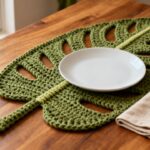 Ela fez um sousplat de crochê em formato de folha e os convidados pensaram que era peça de decoração importada