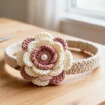 Flores de crochê 3D estão sendo aplicadas em tudo e o segredo para ficarem perfeitas é um truque simples com a agulha