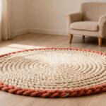 O tapete de crochê redondo que está em todas as salas em 2026 leva apenas 2 novelos e surpreende pelo resultado