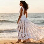 O vestido de crochê longo que virou obsessão das noivas em casamentos na praia fica pronto antes do que você pensa