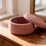 Porta-joias de crochê virou presente queridinho entre namoradas e fica pronto com pouquíssimo material