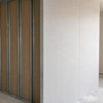 O material inovador que substitui o tijolo tradicional e ergue uma parede na metade do tempo