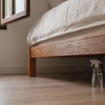 Qual a necessidade de borrifar vinagre embaixo da cama? O que isso significa?
